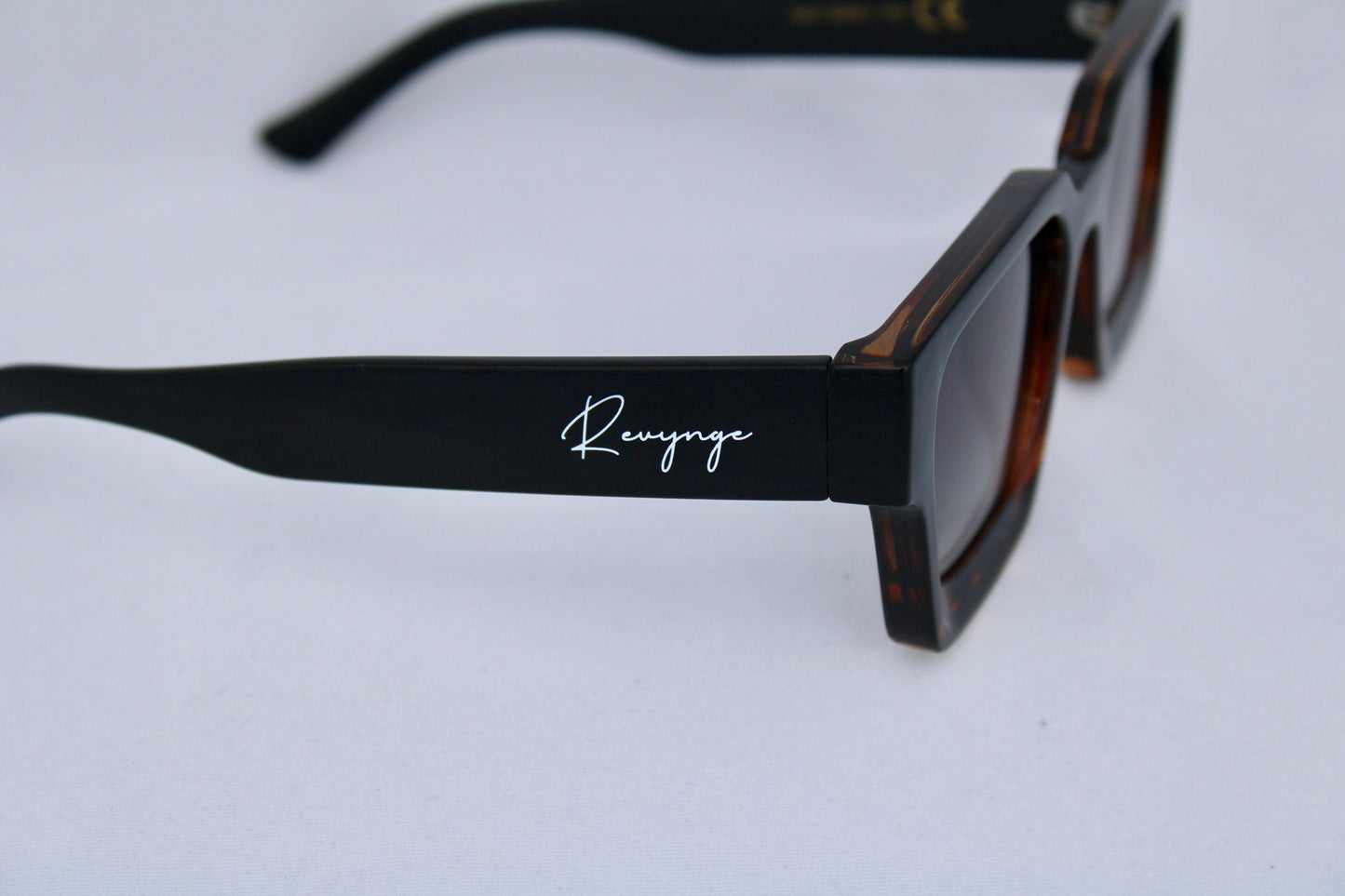 Black/Tortoise Signature